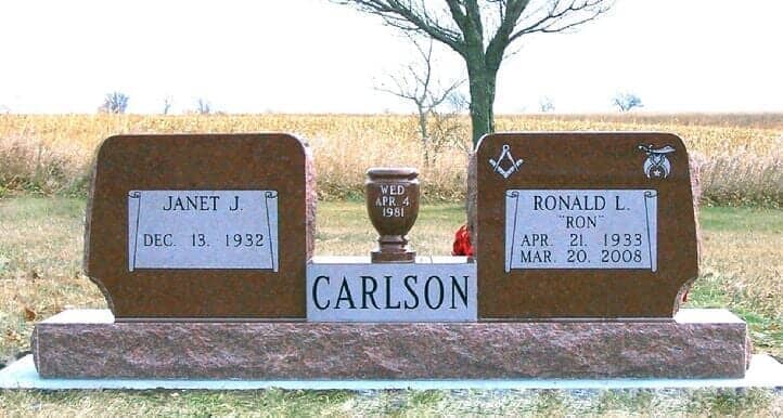 Companion wing monument in red granite with turned vase