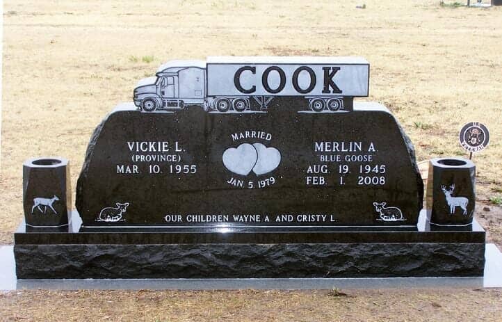 Companion monument in black granite with vases