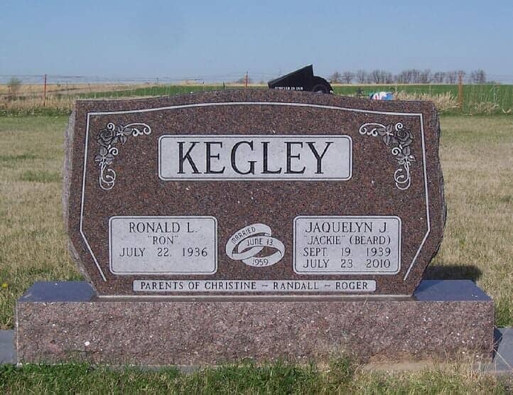 Companion monument in mahogany granite