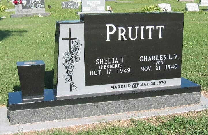 Companion monument in black with tapered vase