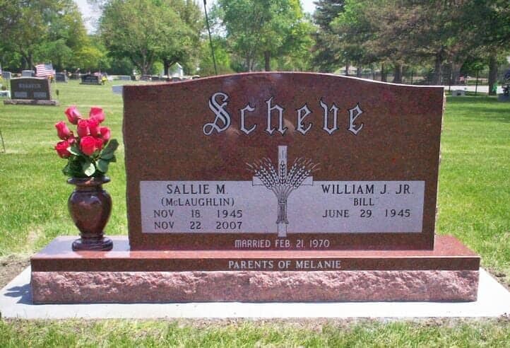 Companion monument in red granite with matching turned vase