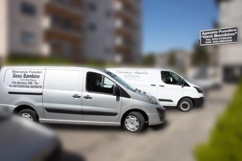 mezzi di servizio dell'agenzia funebre
