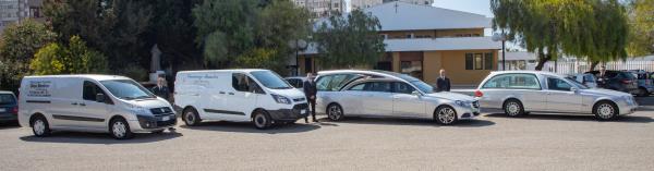 auto e furgoni dell'agenzia funebre
