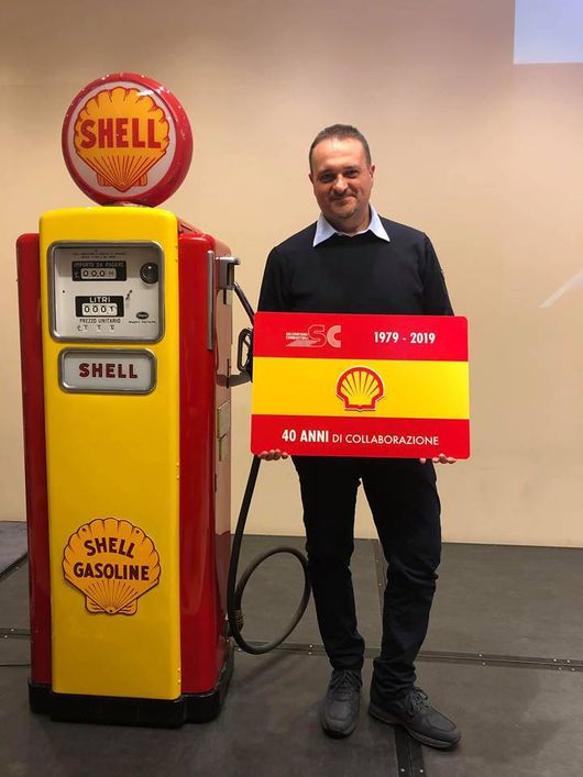 colonna distributore storico Shell