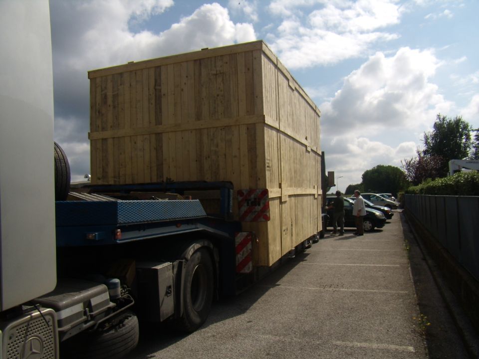 casse di legno su mezzo di trasporto