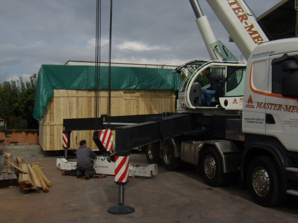 sistemazione di casse in legno per imballaggi