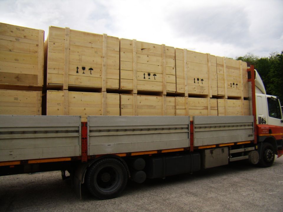 trasporto di casse di legno