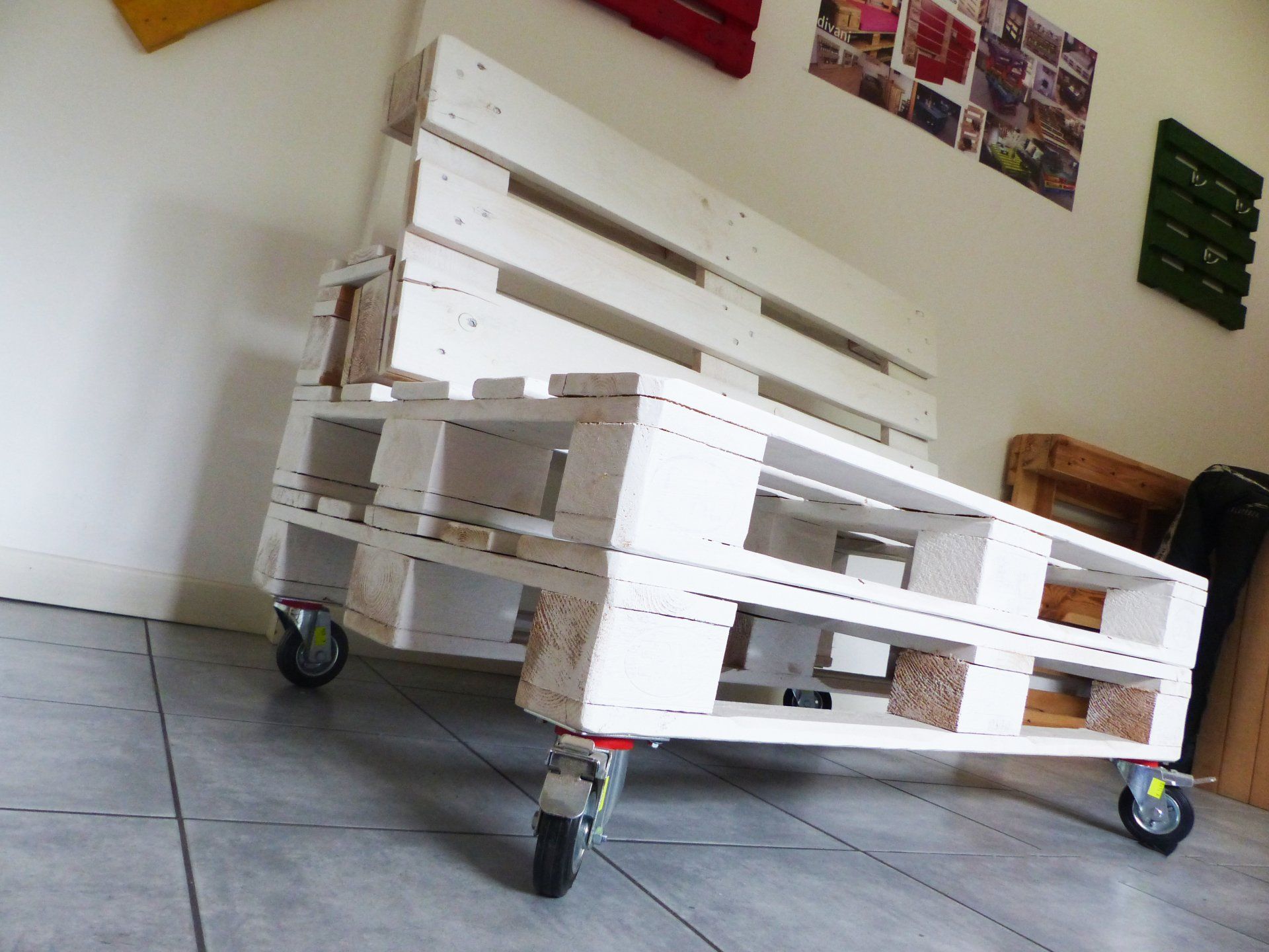 seduta da esterno in pallet con ruote