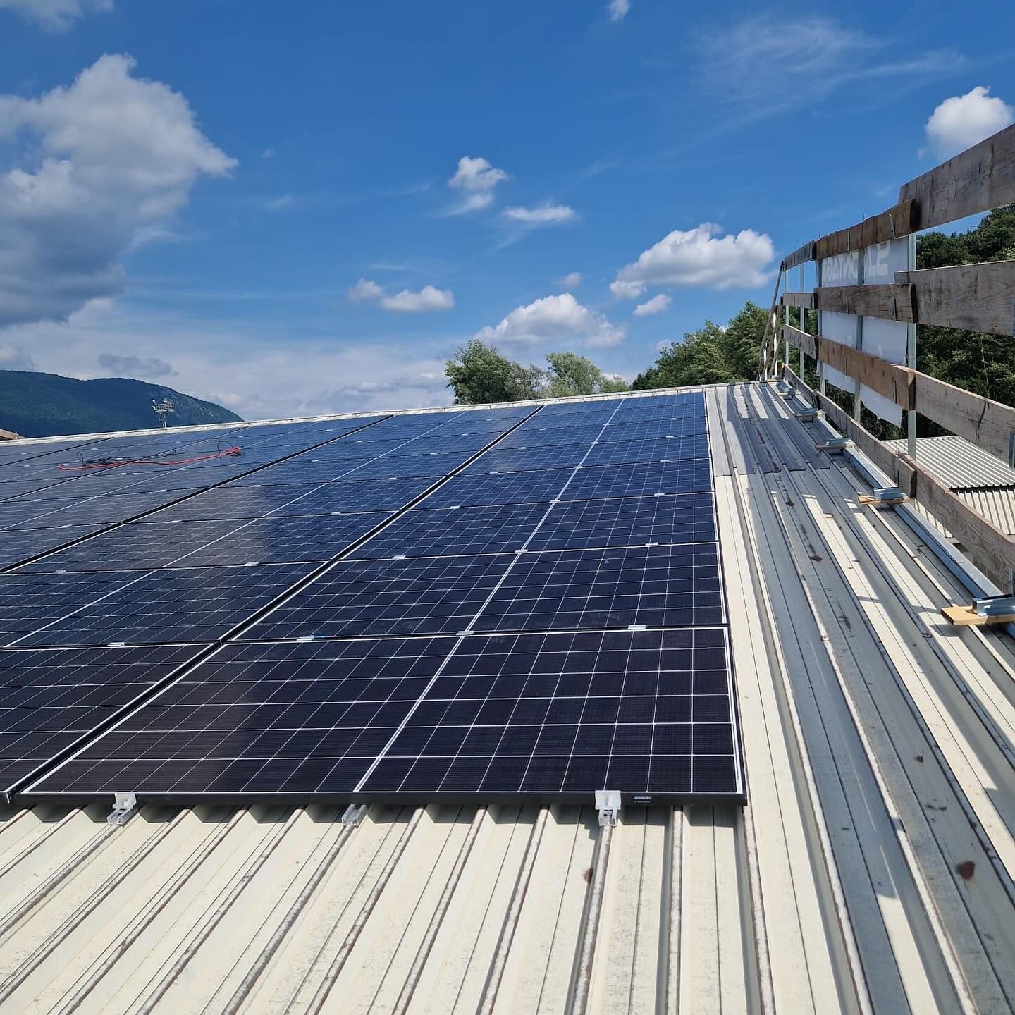 Impianto fotovoltaico istallato sul tetto di Nuova Iles a Tarcento