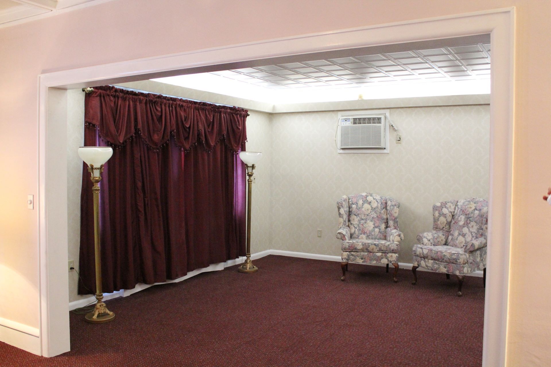 There are two chairs and two lamps in the room.