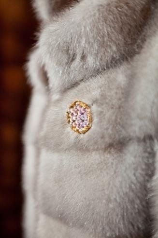 dettaglio pelliccia grigia