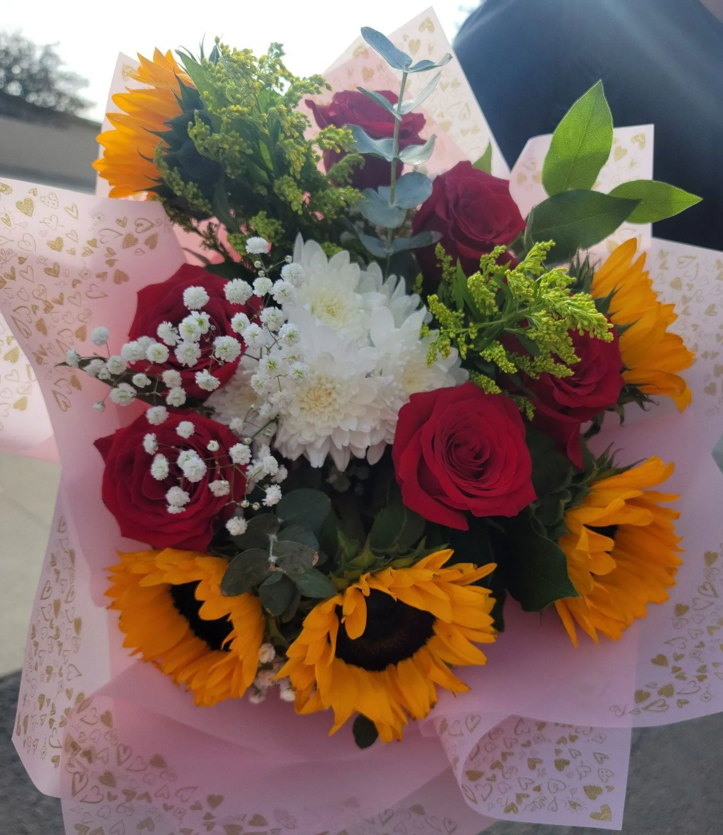 Bouquet of sunflowers and roses