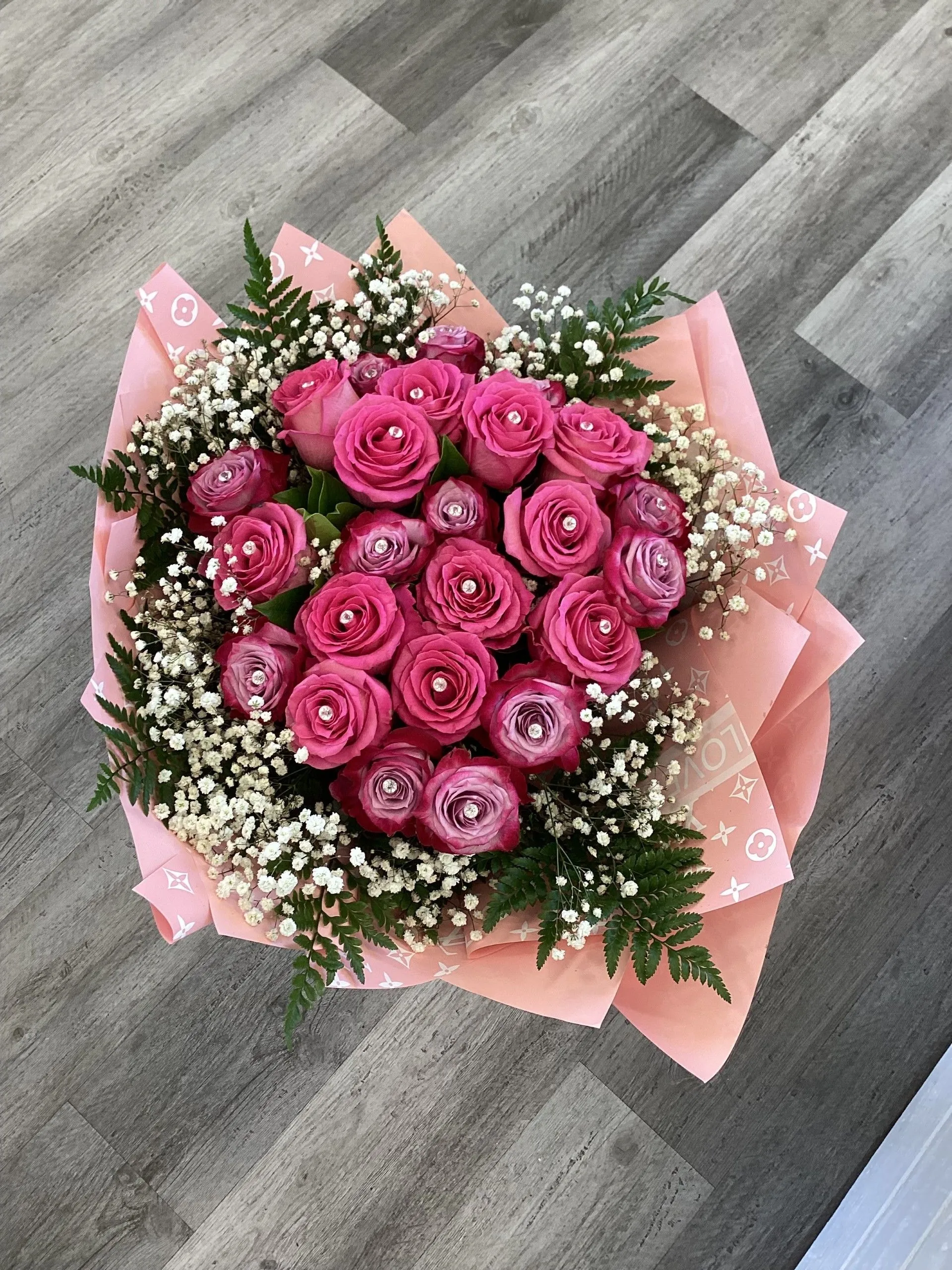 Bouquet of pink roses and baby's breath