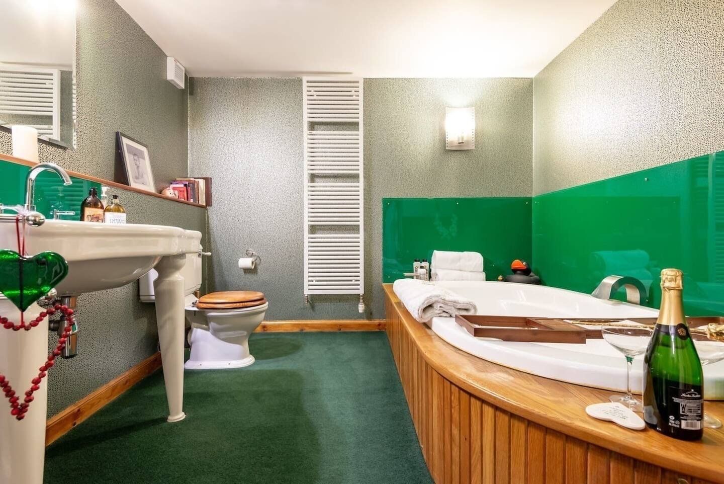 Lower Bathroom - Newhill Granary accommodation, Glenfarg, Perth & Kinross