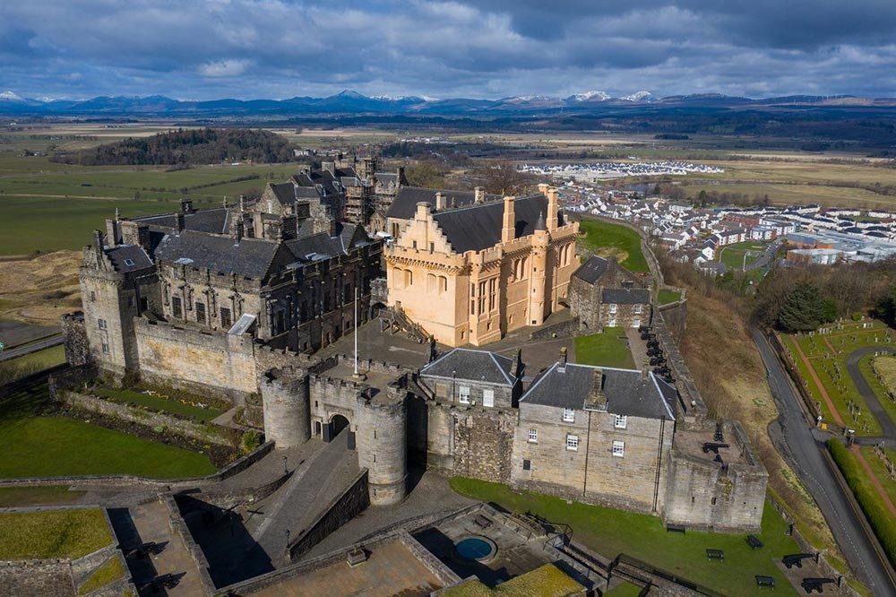 Stirling Castle - Things to do - Newhill Granary accommodation, Glenfarg, Perth & Kinross
