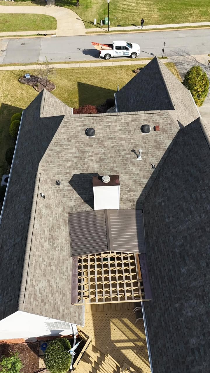 An aerial view of a house with a roof that looks like a cat.