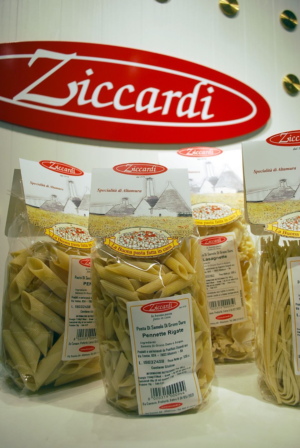 pacchi di pasta secca del pastificio