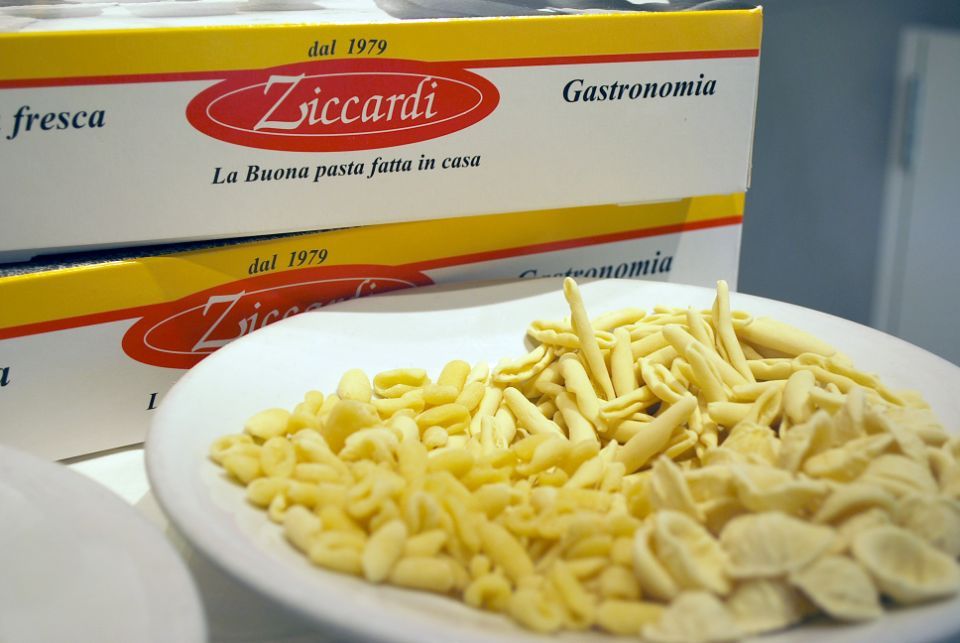 pacchi di pasta secca del pastificio artigianale