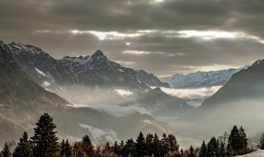 How to Tailor Funeral Services for a Fitting Farewell