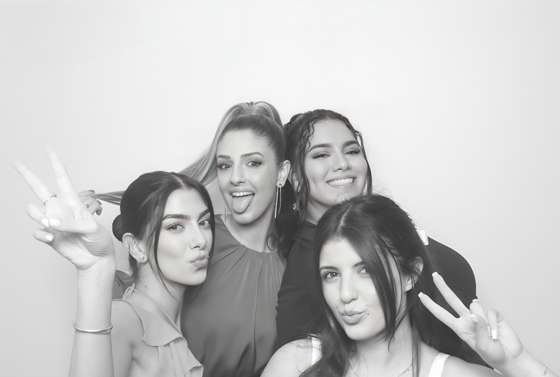 Kim Kardashian Photo Booth Stype