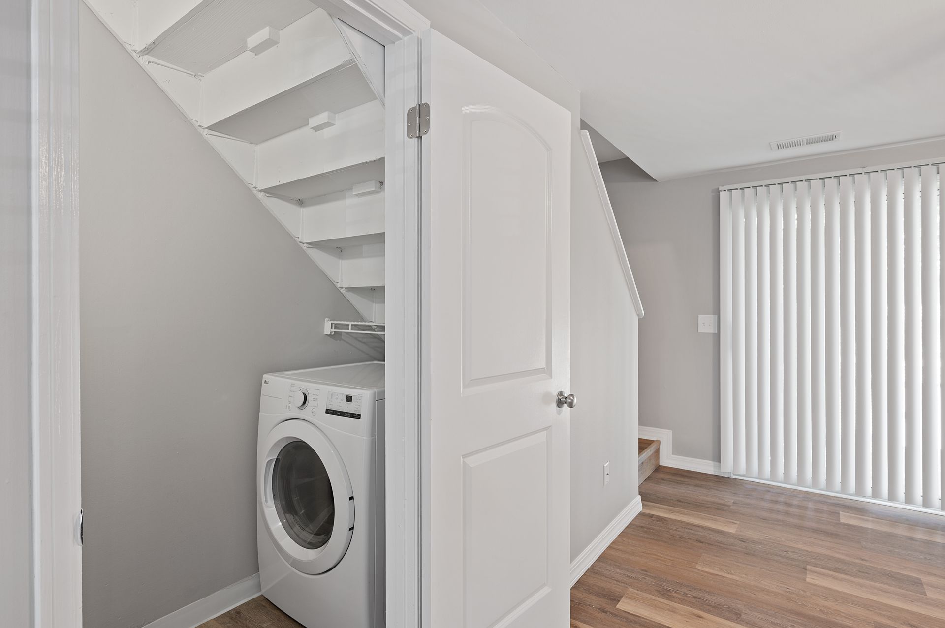 Image of the in unit washer & dryer