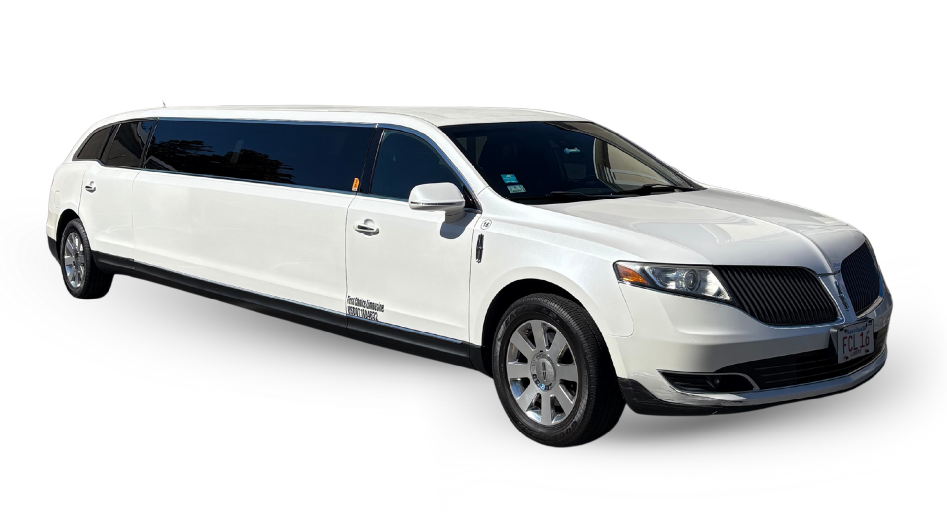 White Lincoln MKT limousine on a white background, angled slightly to the right.