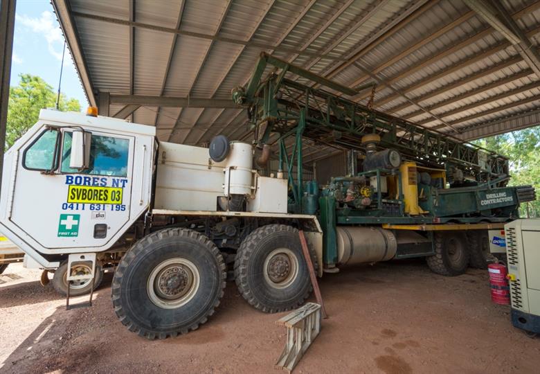 All terrain 10 wheel drive waterwell rig