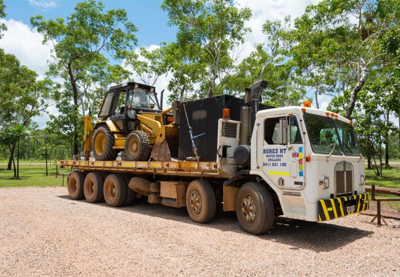 Tilt tray support vehicle