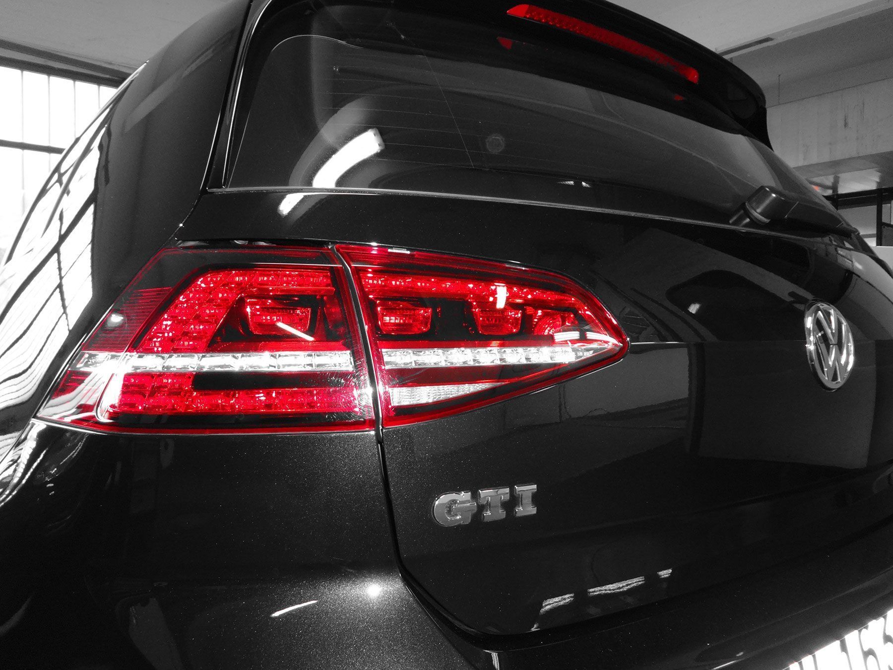 Garage 76 - verniciatura - foto 2