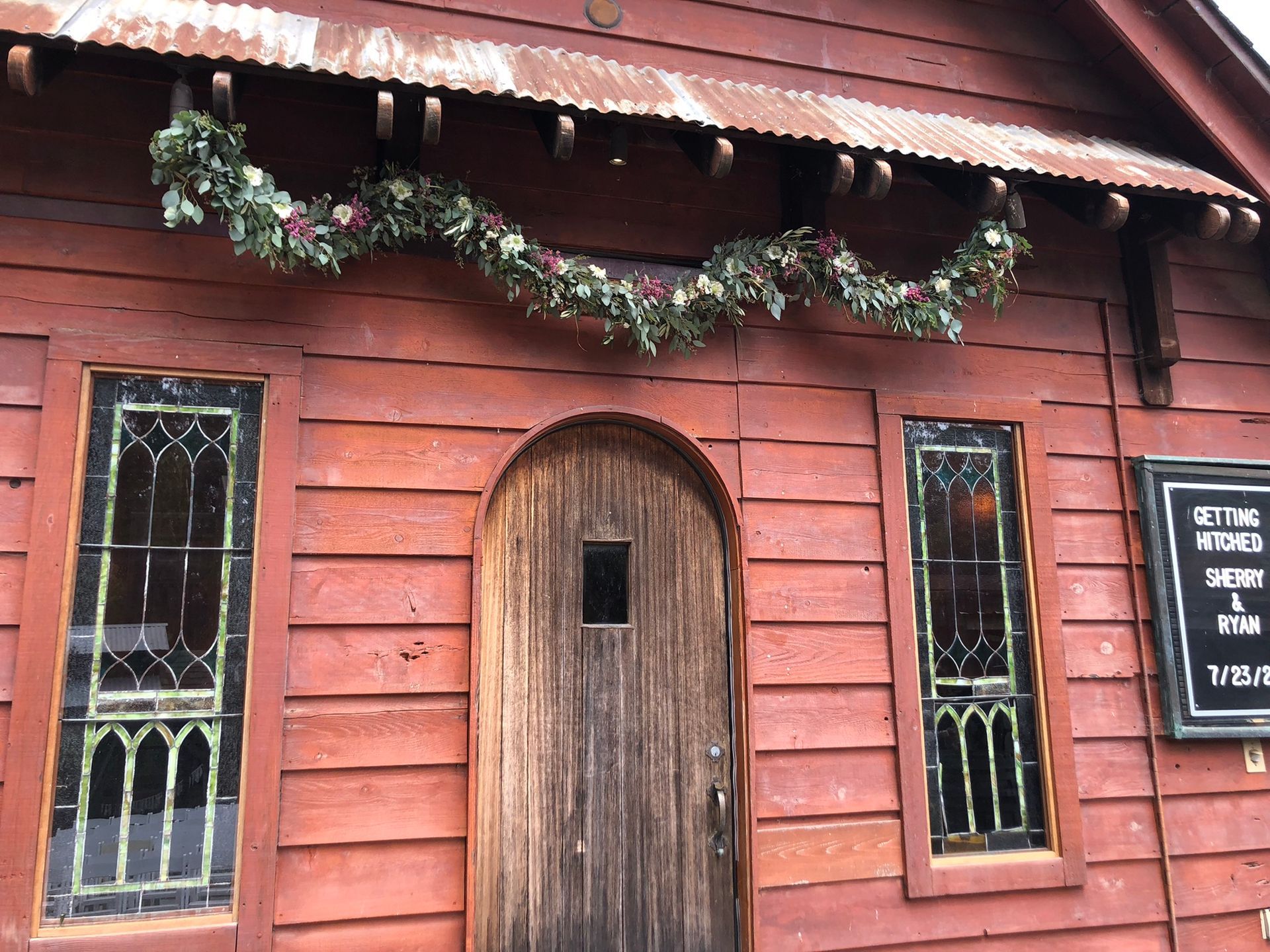 A wooden building with a sign that says getting things done