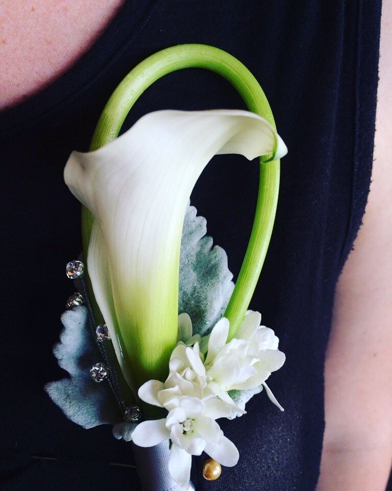 A white flower with a green stem and white flowers