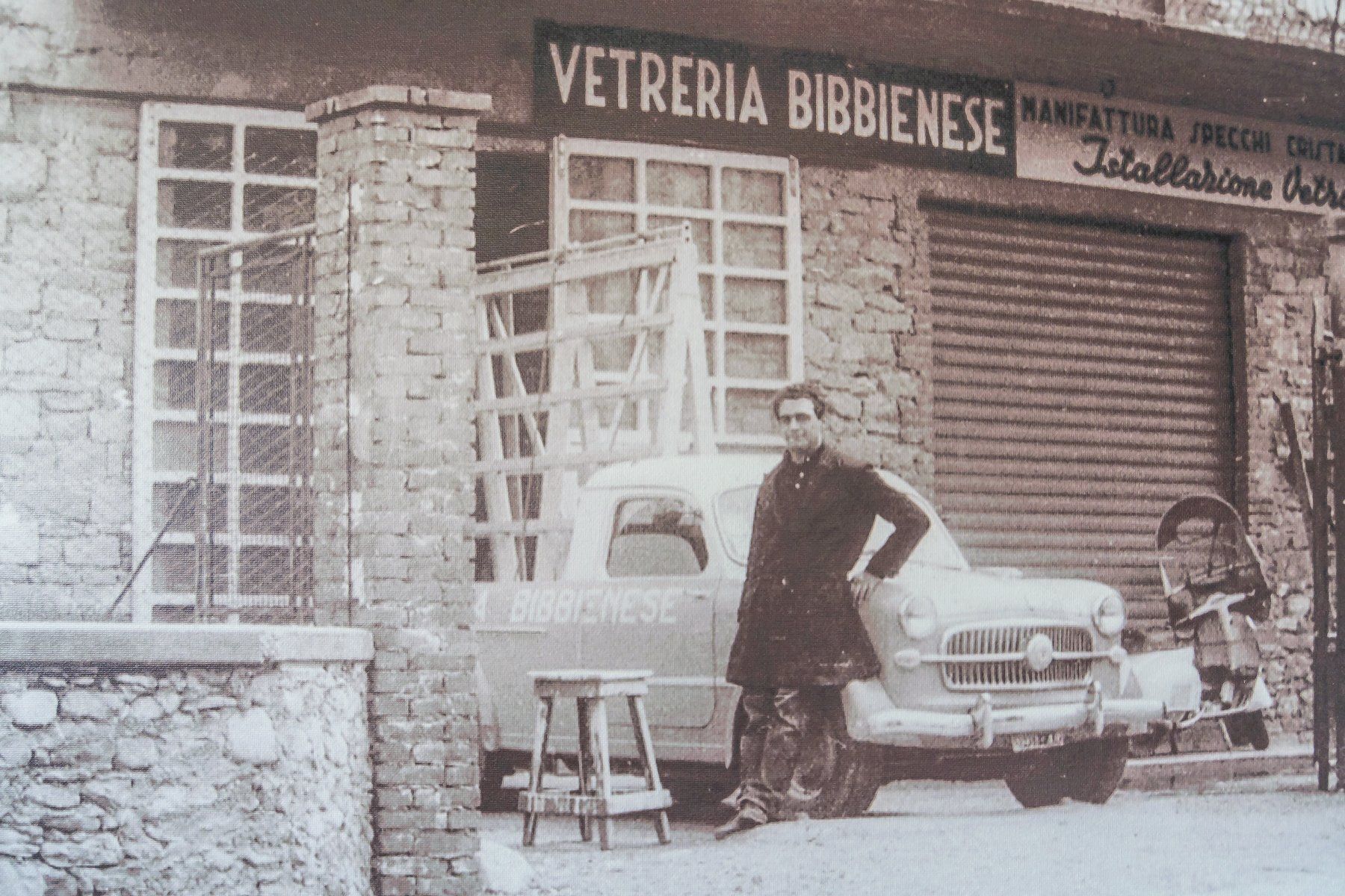 vetrata con decorazione tradizionale