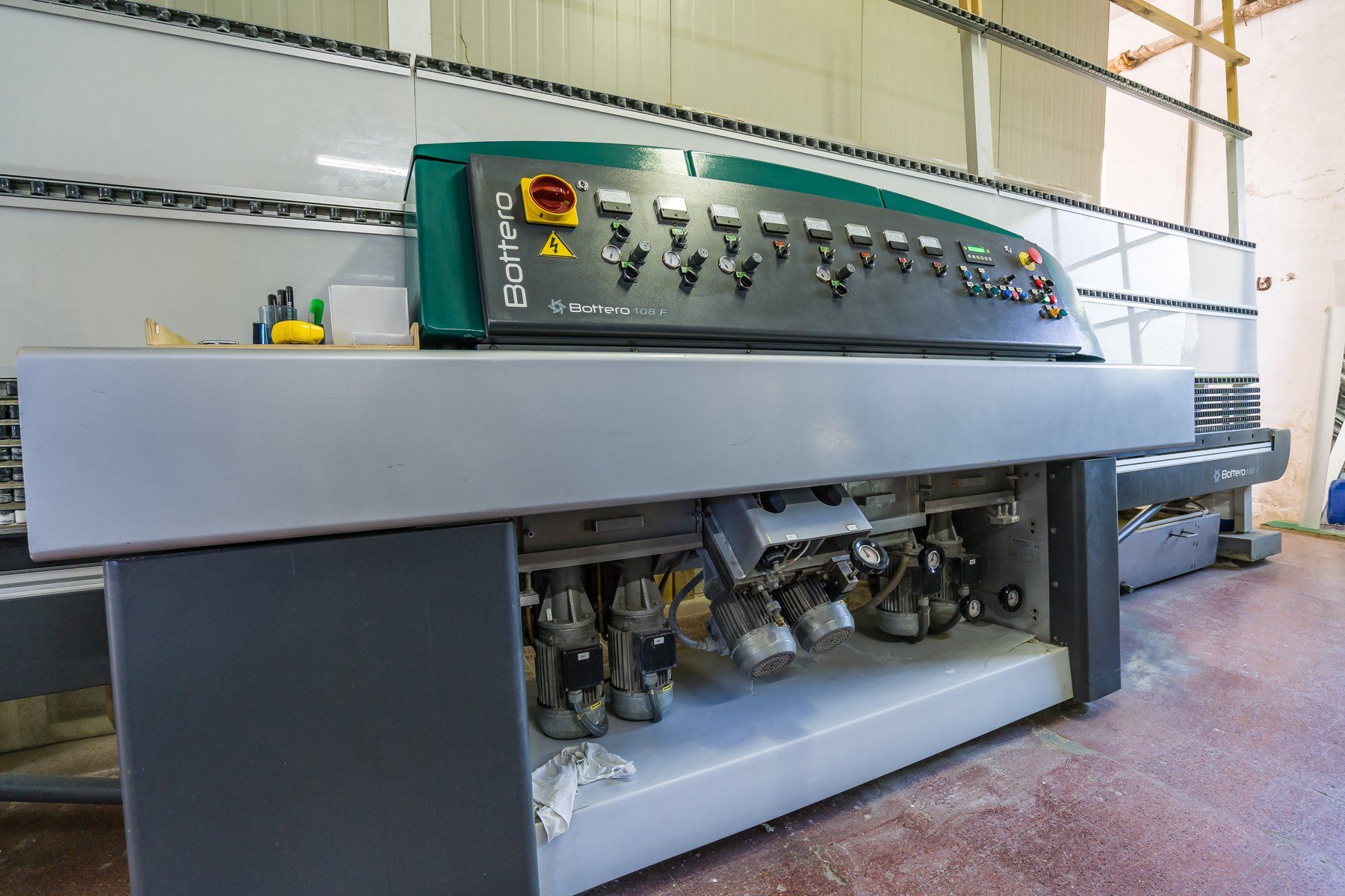 porta a vetri con decorazione pavone