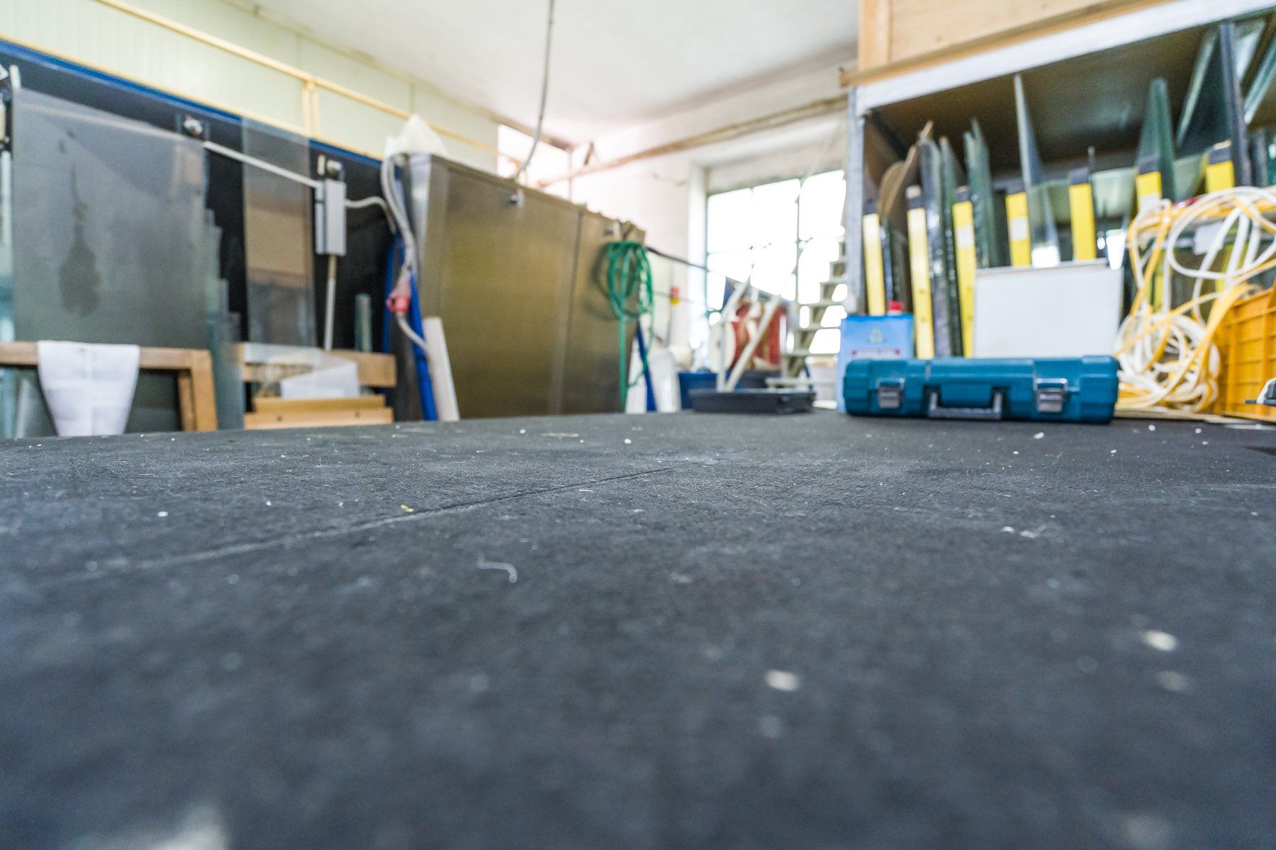 vetrata ad arco decorata