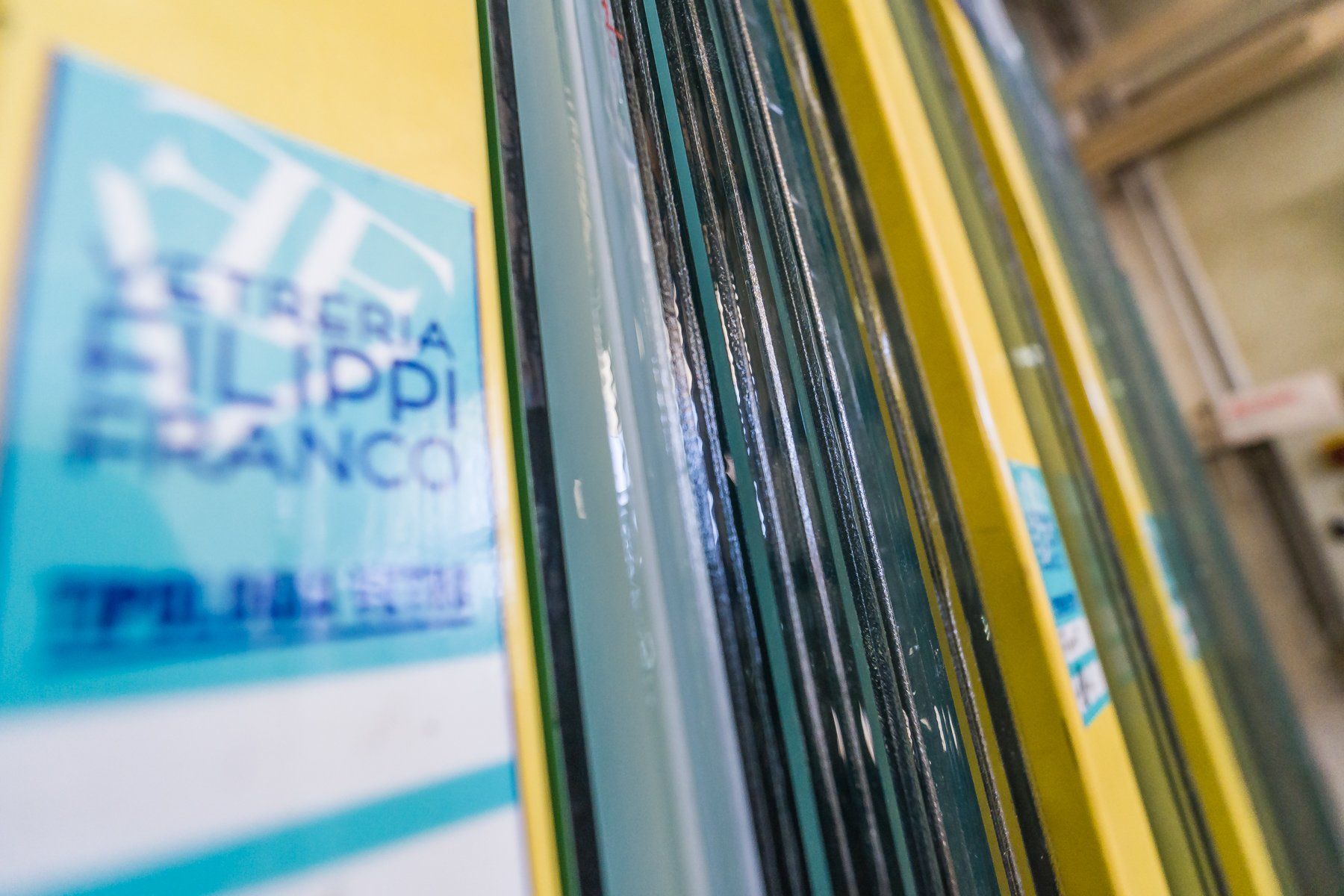 porta in vetro a due battenti