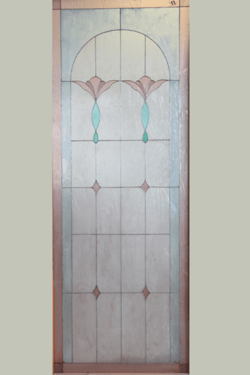 vetrata con decorazione tradizionale