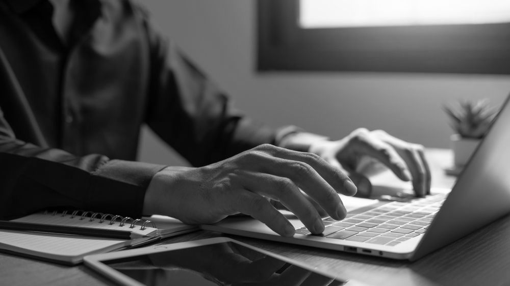 man typing on laptop taking advantage of managed Microsoft 365 services