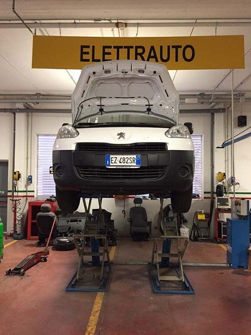 Auto in riparazione