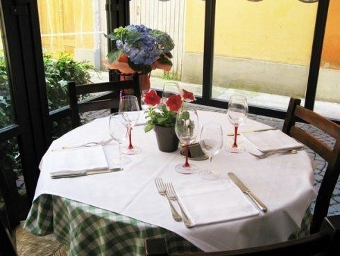 tavolo apparecchiato