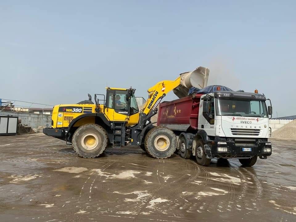 braccio meccanico per opere di movimentazione