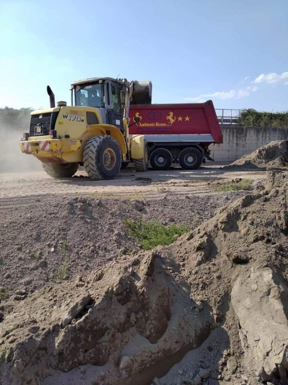 mezzi per lavorazioni su un manto stradale