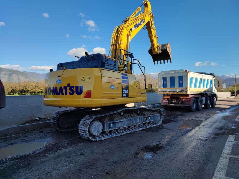 pala meccanica in azione