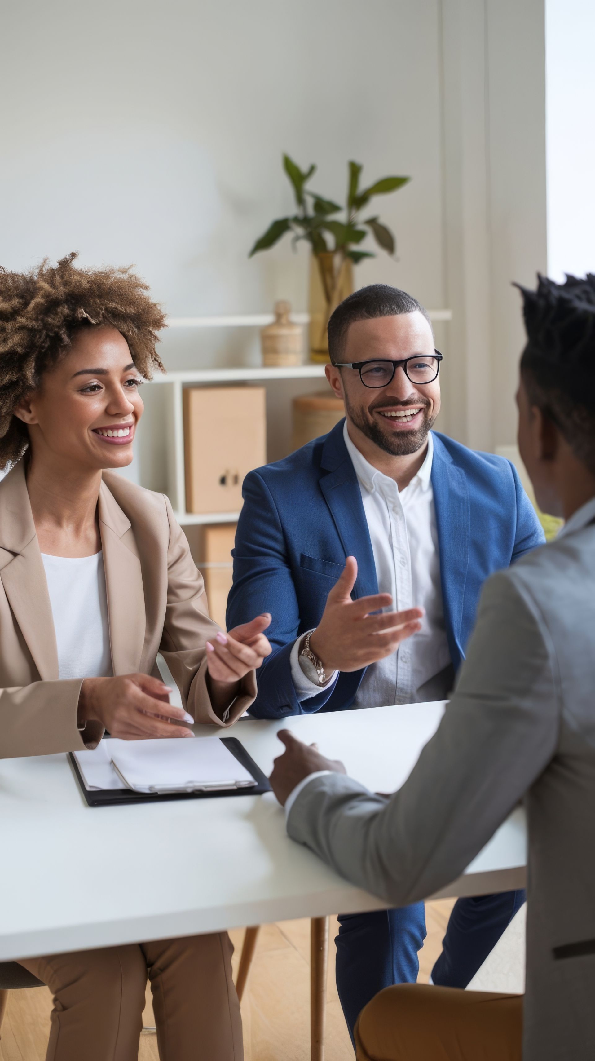 Couple meeting with a licensed paralegal in Ontario for family law support including divorce and child support services