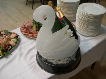 Red Poppy table decoration, Ice Swan