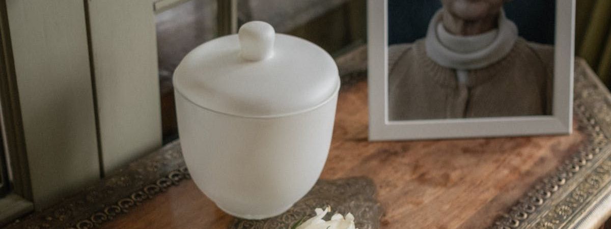 ashes urn