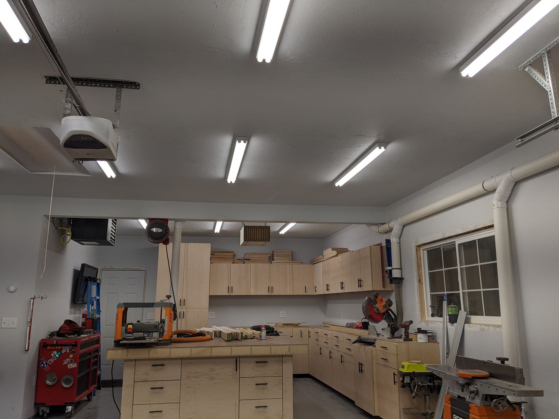 A large room with a lot of lights on the ceiling.