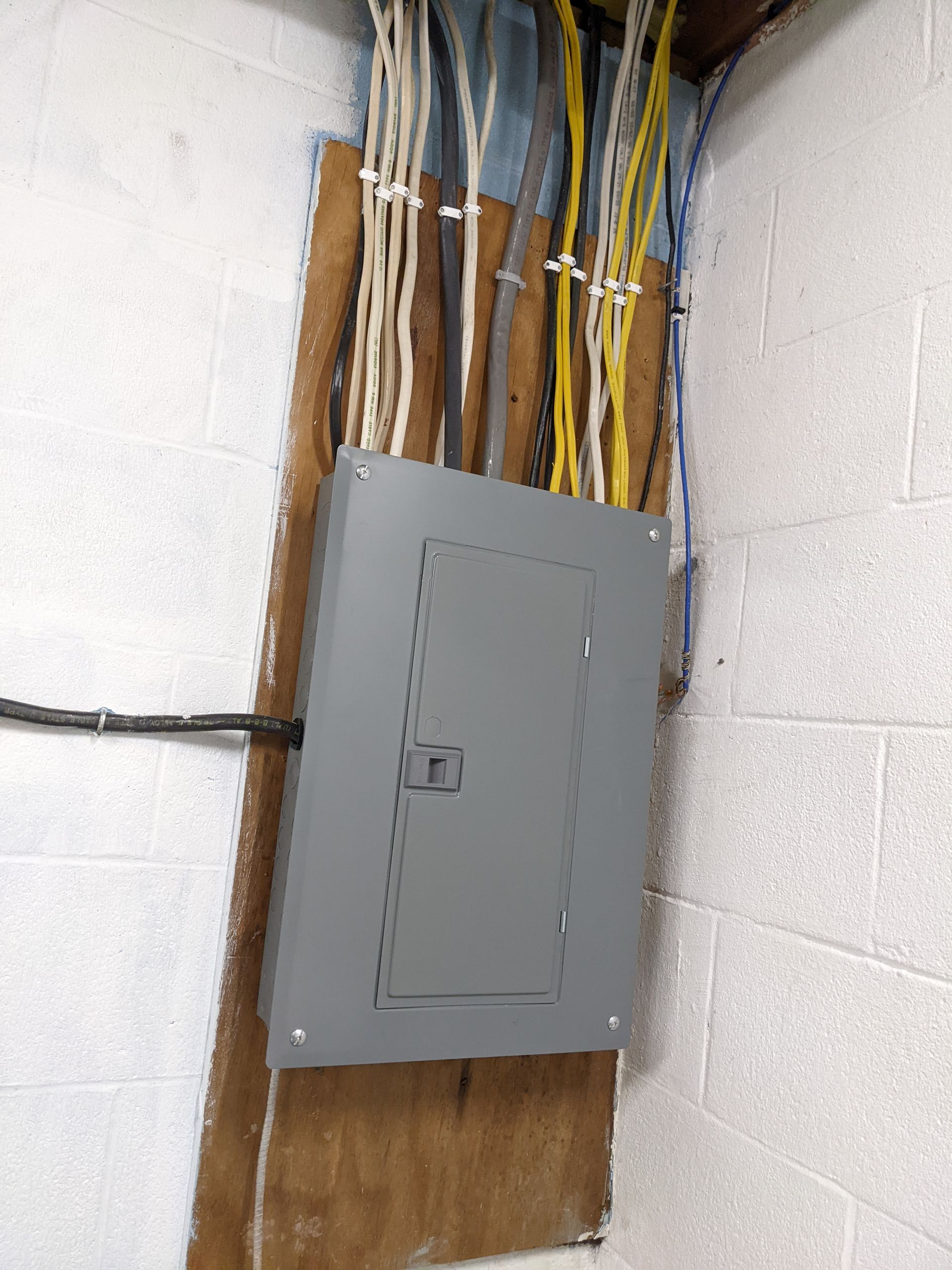 A gray box with electrical wires coming out of it