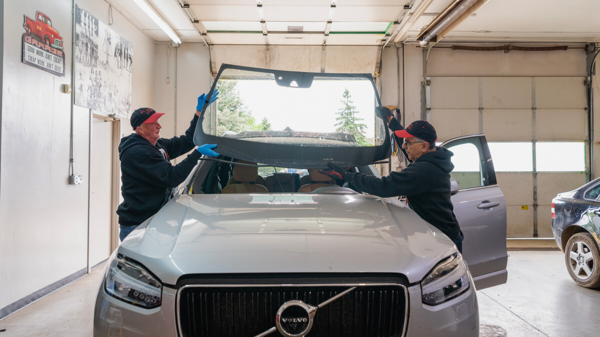 CAREFULLY REMOVING THE WINDSHIELD