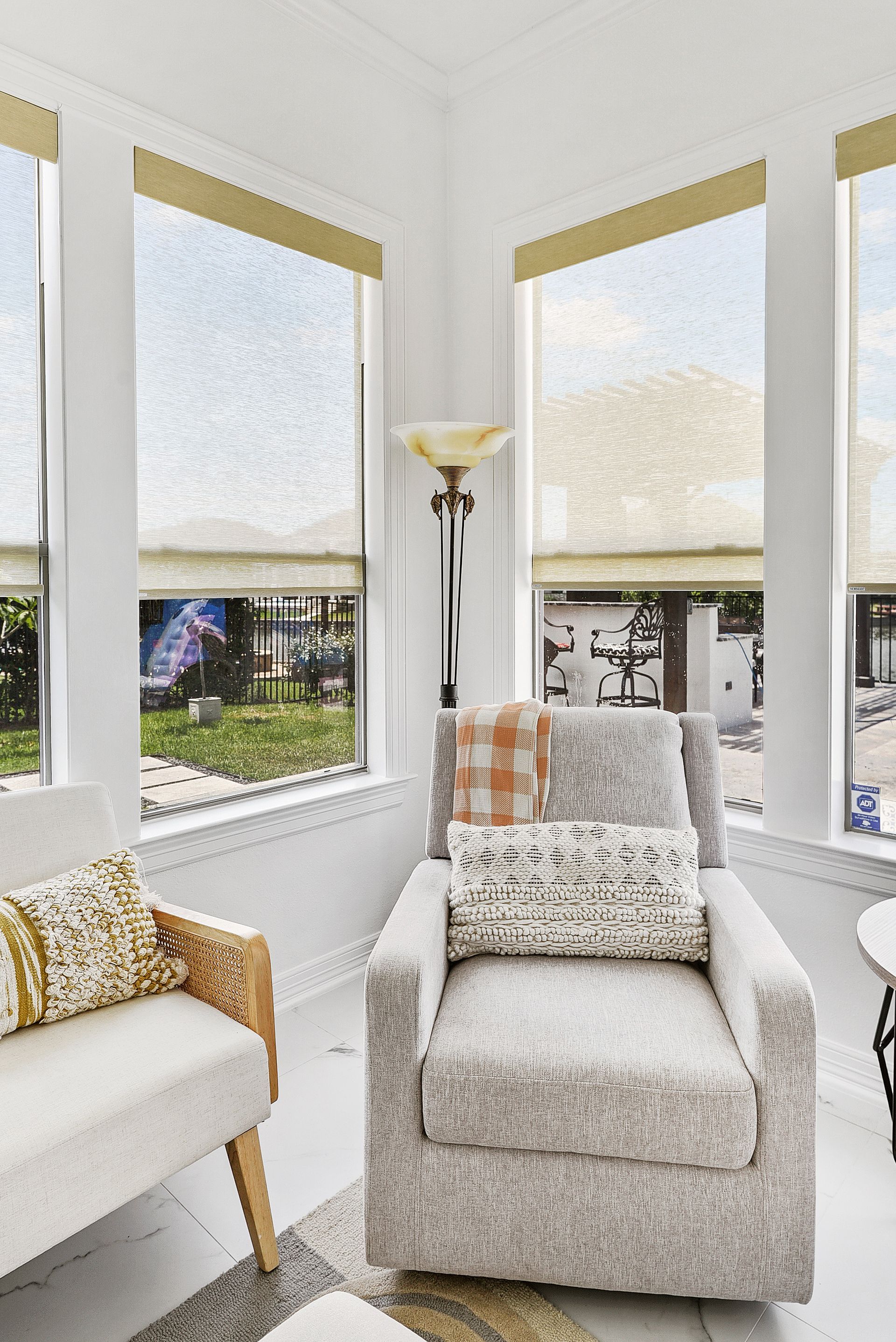 Window shades corner