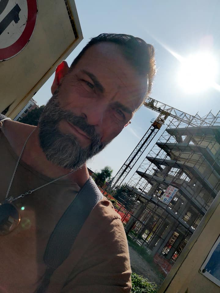 tecnico per l'installazione di sistemi per cantieri edili